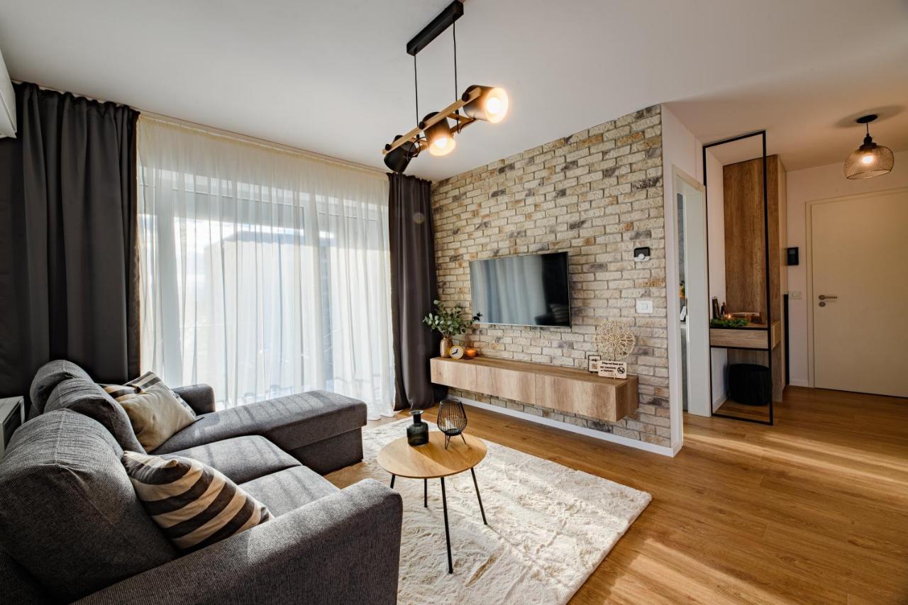 Ara Apart Hotel Brasov Ngoại thất bức ảnh